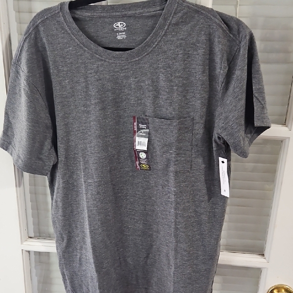 ❤️ NWT Athletic Works Dark Gray Men's Short Sleeve Tee. Sz Small - Picture 1 of 5